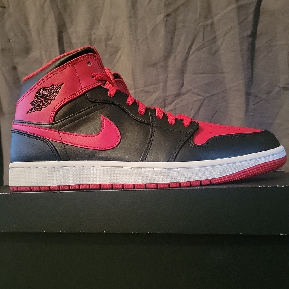 Jordan 1 Mid Alternate Bred - Picture 2 of 4
